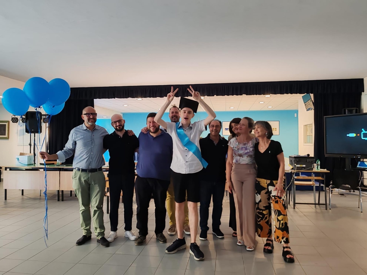 Michele, l'autismo e il 100 e lode: la musica, la Maturità e mia nonna che prendeva l'autobus alle 6 con me