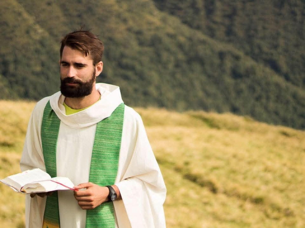 Prete di 35 anni si toglie la vita a Cannobio, comunità sotto choc. La diocesi di Novara: «Solo il Signore può comprendere»