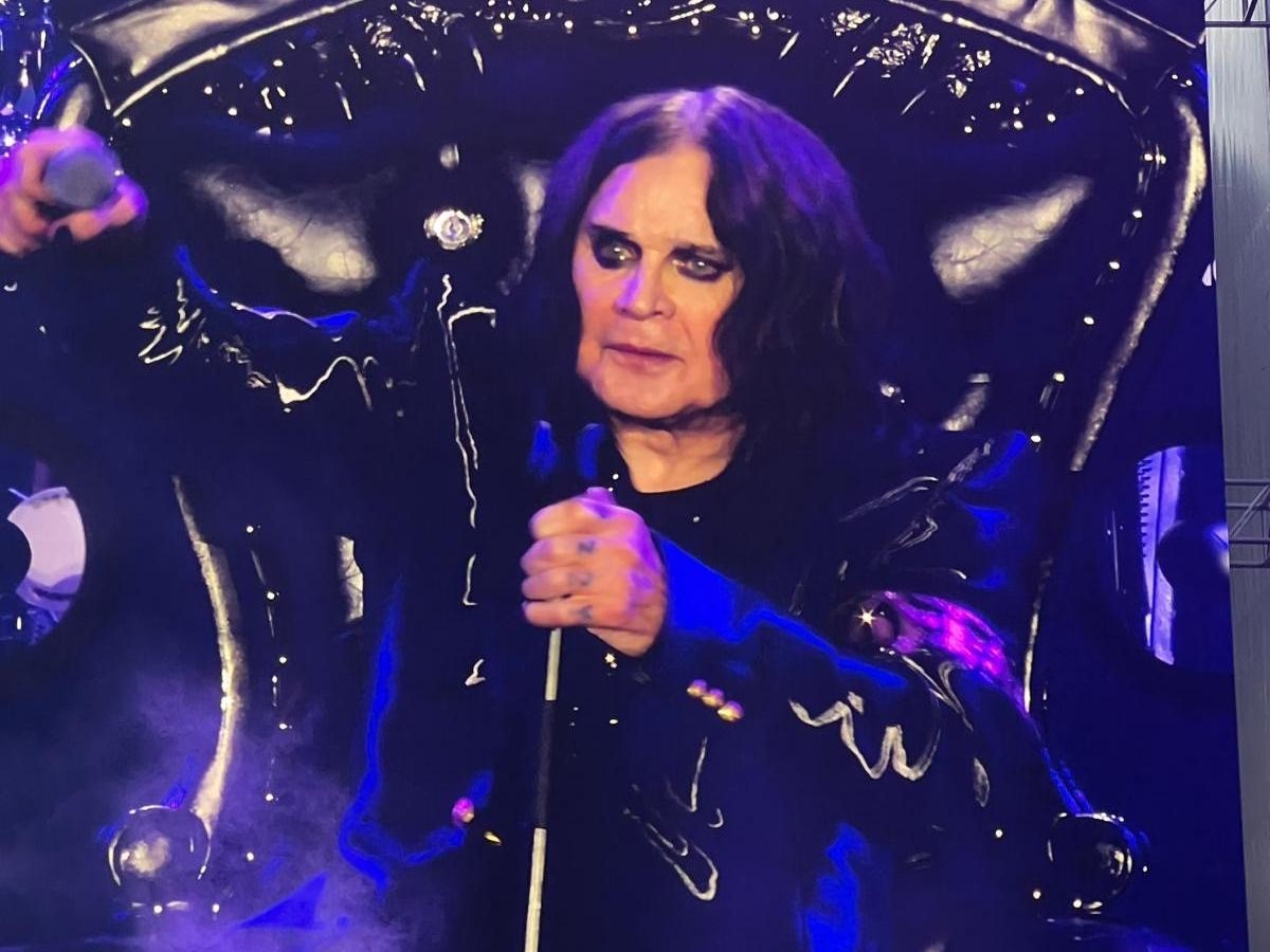 Ozzy Osbourne, tormentato dal Parkinson, commuove i 42mila di Birmingham, insieme a Guns, Metallica, Steve Tyler e tantissimi altri