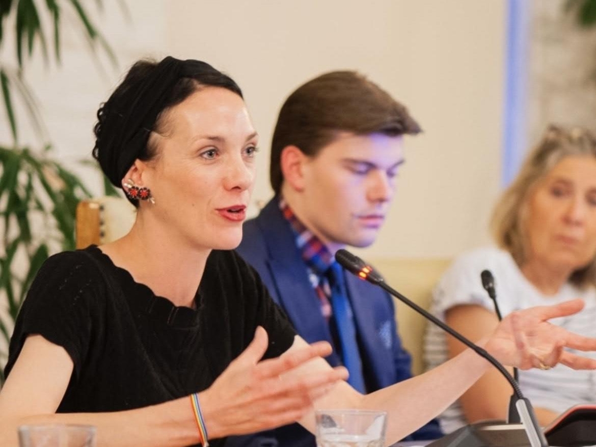 Katharina Zeller, la sindaca di Merano che non indossò la fascia tricolore querela gli hater e accusa Fratelli d'Italia: «Alimentano l'odio»
