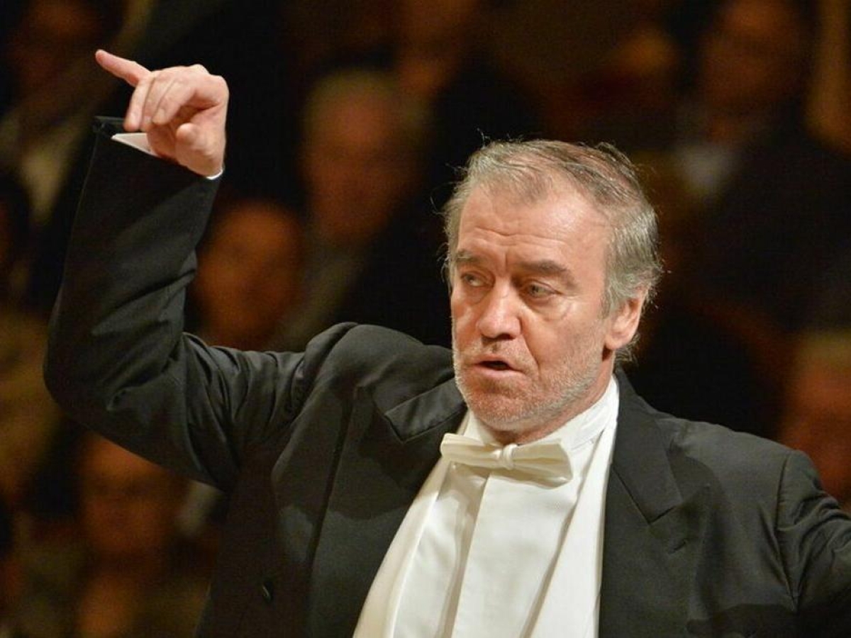 Il caso del direttore pro Putin, De Luca a Picierno: il concerto a Caserta si farà
