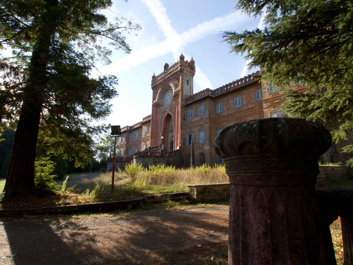 Castello di Sammezzano, cinque giorni per la svolta. Il comitato: «Lo Stato non intervenga»