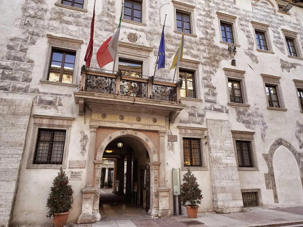 Il regolamento che il Comune di Trento adotta per utilizzare l'intelligenza artificiale: «Siamo i primi in Italia a farlo»