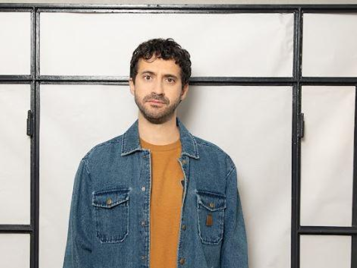 Edoardo Ferrario: «Quando mi sono laureato in giurisprudenza pensavano fosse uno sketch. I Gallagher romani? Sono due "scazzati" come me e Lundini»