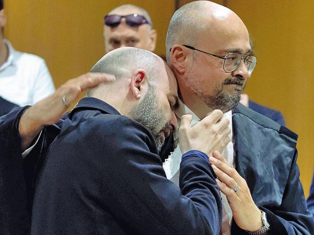 Roberto Saviano, lo sguardo al capoclan e il pianto disperato alla lettura della sentenza: «Mi hanno rubato la vita»