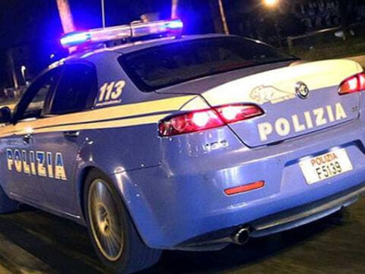 Roma, trovato tra i cespugli il corpo di una donna: era morta da almeno due settimane Roma, trovato tra i cespugli il corpo di una donna: era morta da almeno due settimane