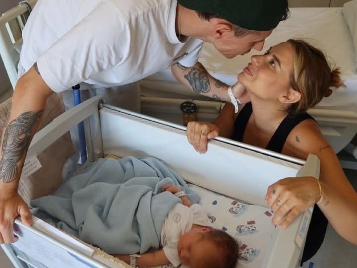Veronica Ferraro e Davide Simonetta, è nato il figlio Orlando: gli auguri social di Chiara Ferragni e Achille Lauro