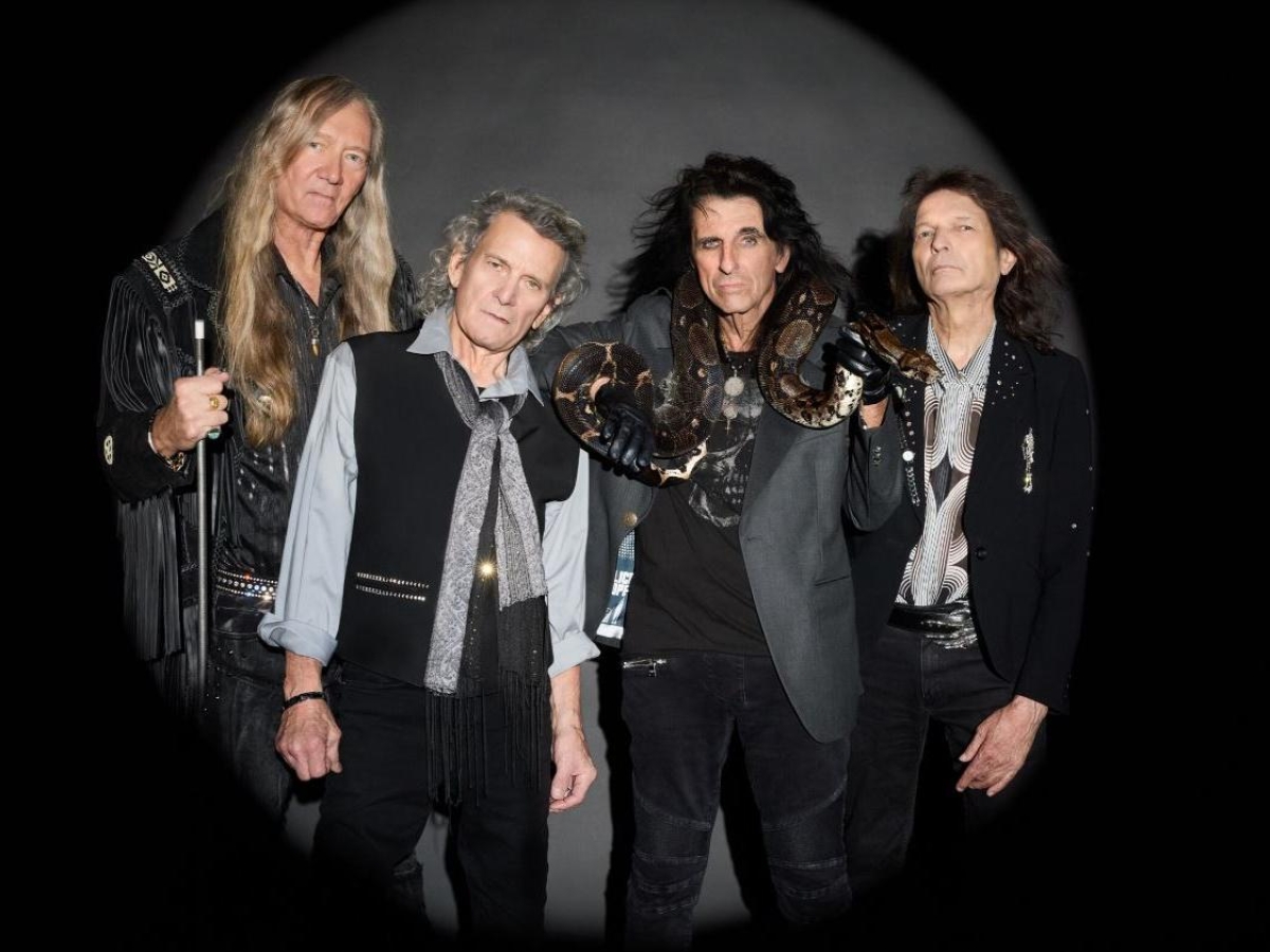 Alice Cooper: l'audizione con Frank Zappa, perché si chiama così, chi è la moglie con cui sta da 50 anni, 7 segreti