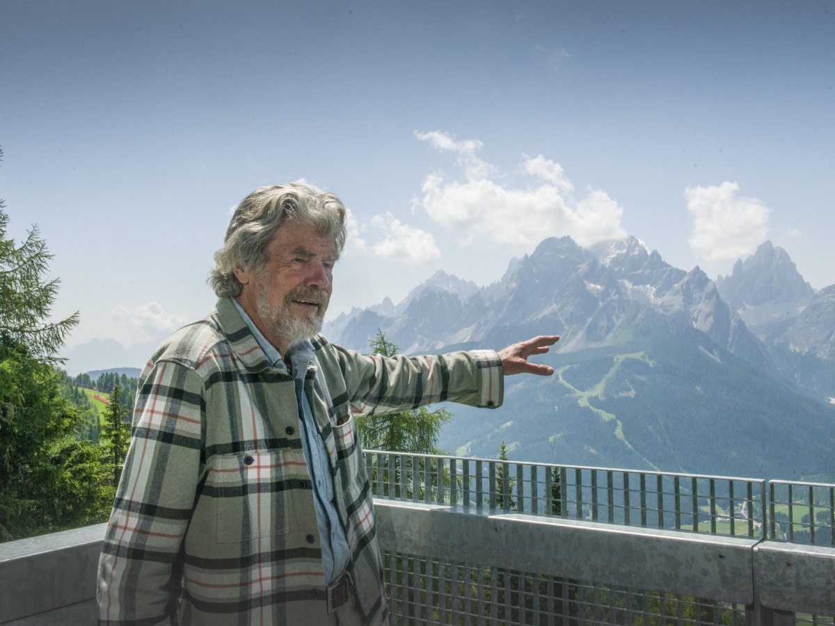 Messner: «Sui sentieri vedo più italiani ma fanno le gare: sui monti serve il passo lento» Messner: «Sui sentieri vedo più italiani ma fanno le gare: sui monti serve il passo lento»