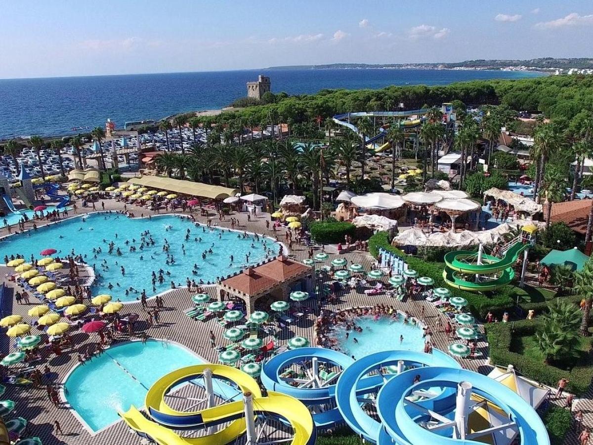 Gallipoli, bambino di sette anni cade nella piscina di un parco acquatico: è grave Gallipoli, bambino di sette anni cade nella piscina di un parco acquatico: è grave