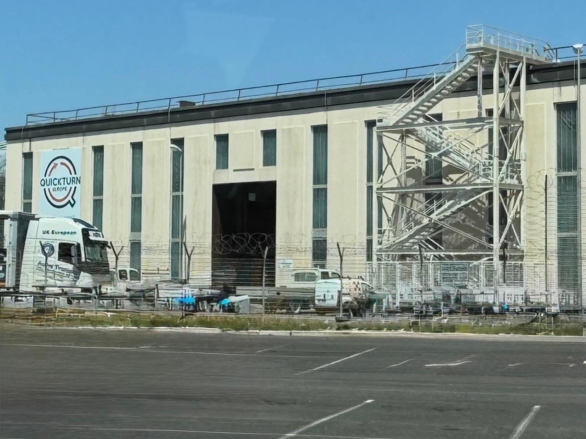 Incidente sul lavoro all'aeroporto di Fiumicino: operaio cade dal tetto di un'officina e muore