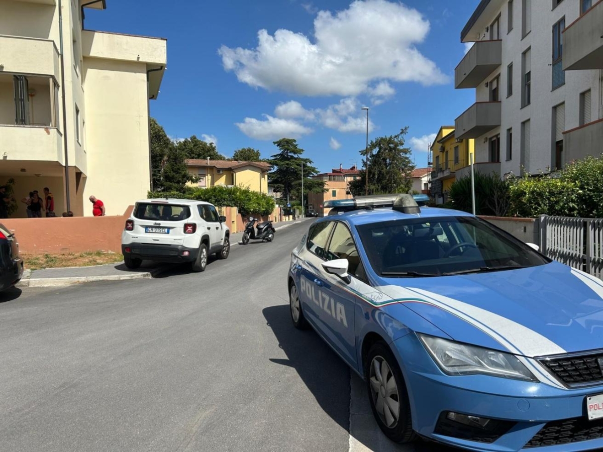Pisa, omicidio-suicidio: guardia giurata spara alla compagna, chiama i soccorsi e poi si uccide
