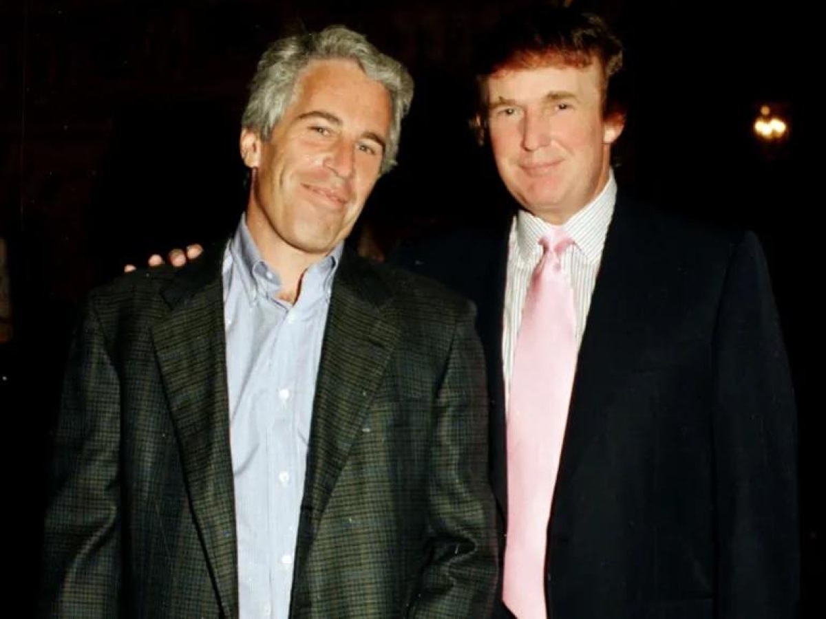Il New York Times rivela alcune email di Jeffrey Epstein: «Donald Trump ha passato ore a casa mia insieme a una ragazza»
