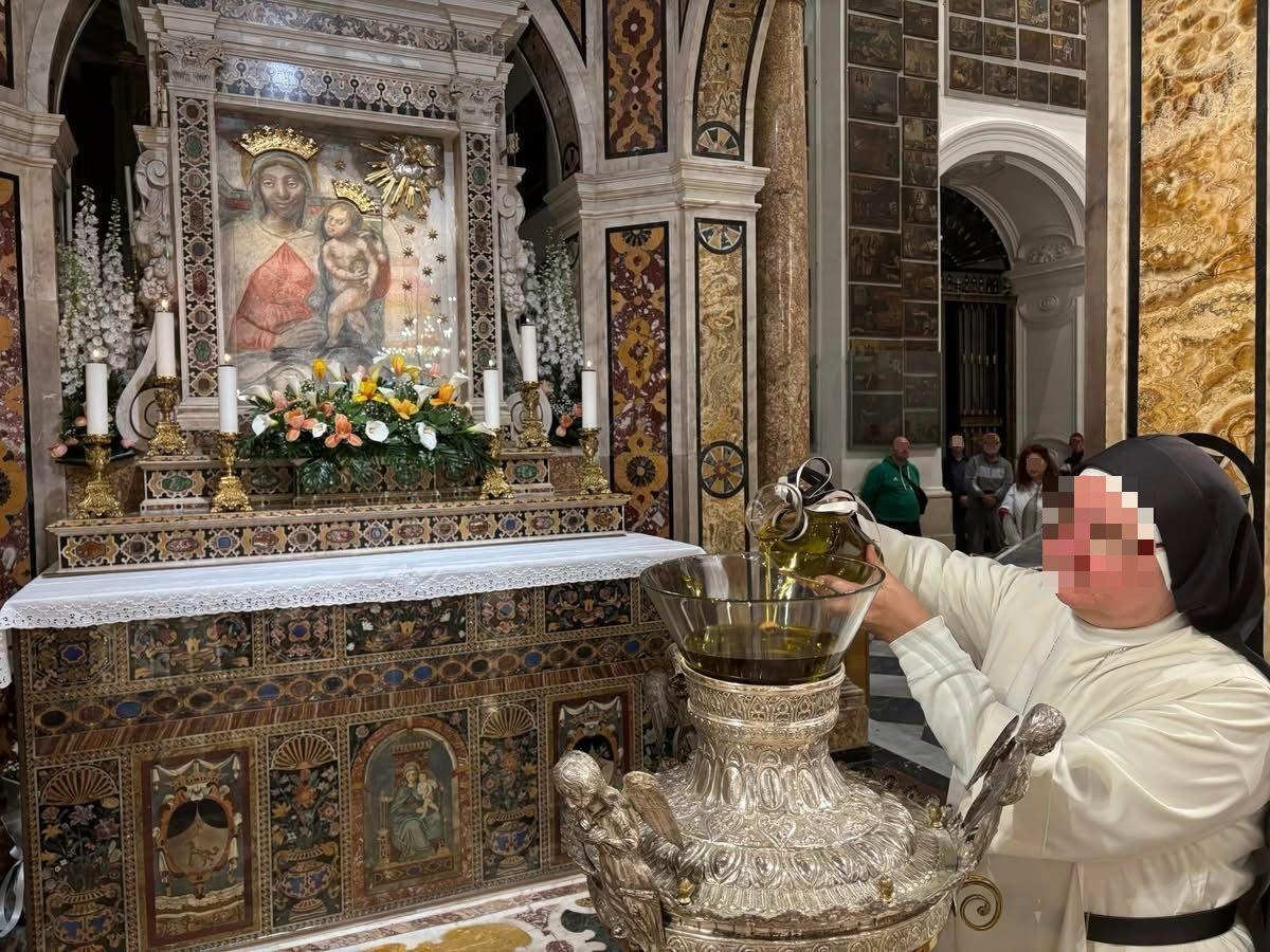 Sant'Anastasia, armato di pistola entra in chiesa durante la messa per rapinare i fedeli: esploso anche un colpo di pistola