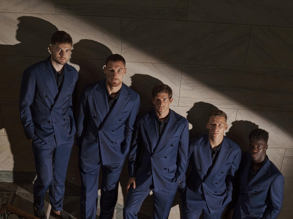 Como 1907, Eleganza Italiana sul Campo e Fuori: Brioni Rivela l'Outfit Ufficiale da Sogno