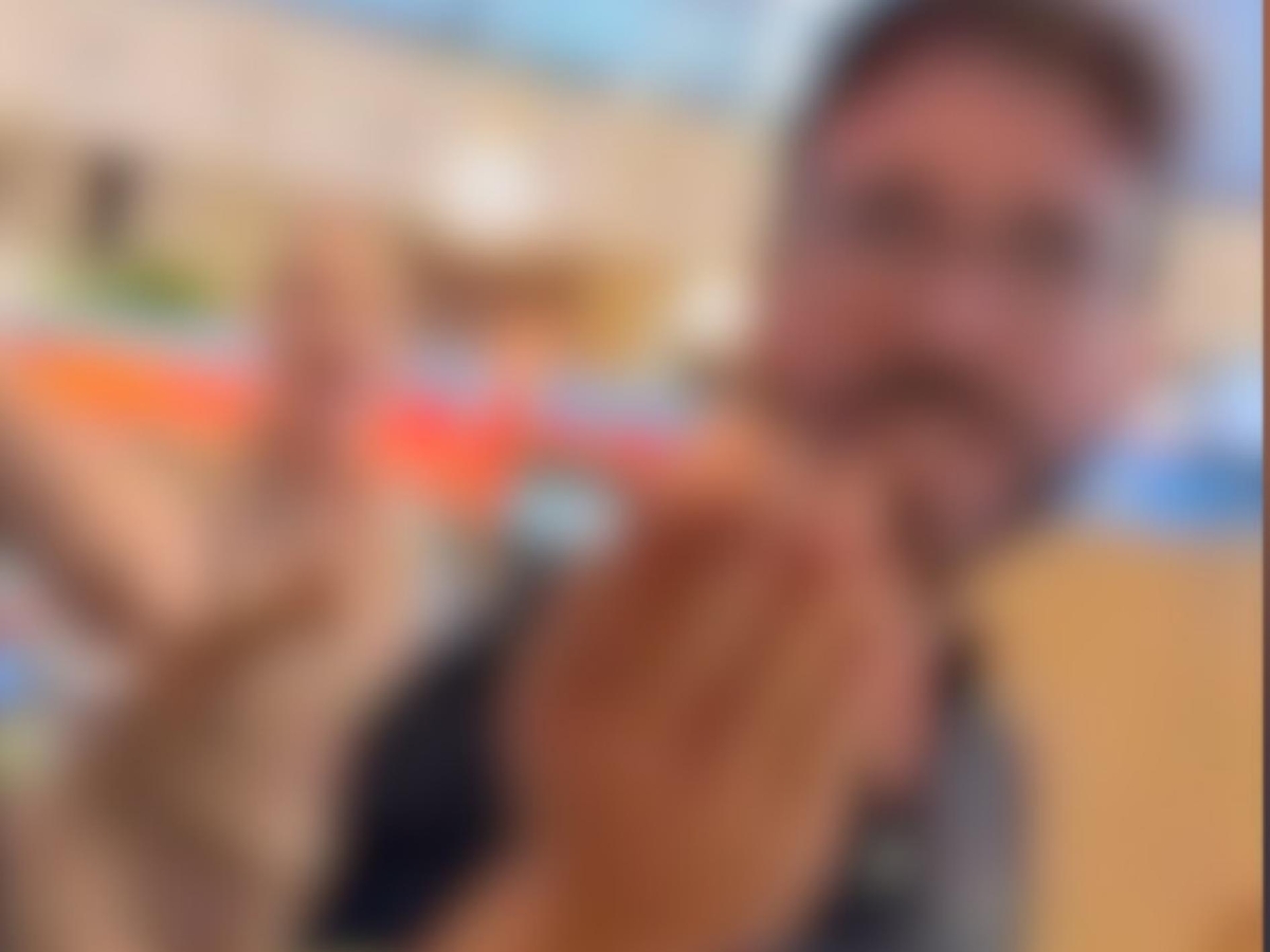 Lainate, la famiglia dell’aggressione nell’autogrill ribalta le accuse: «Ci ha insultati e colpiti lui per primo»