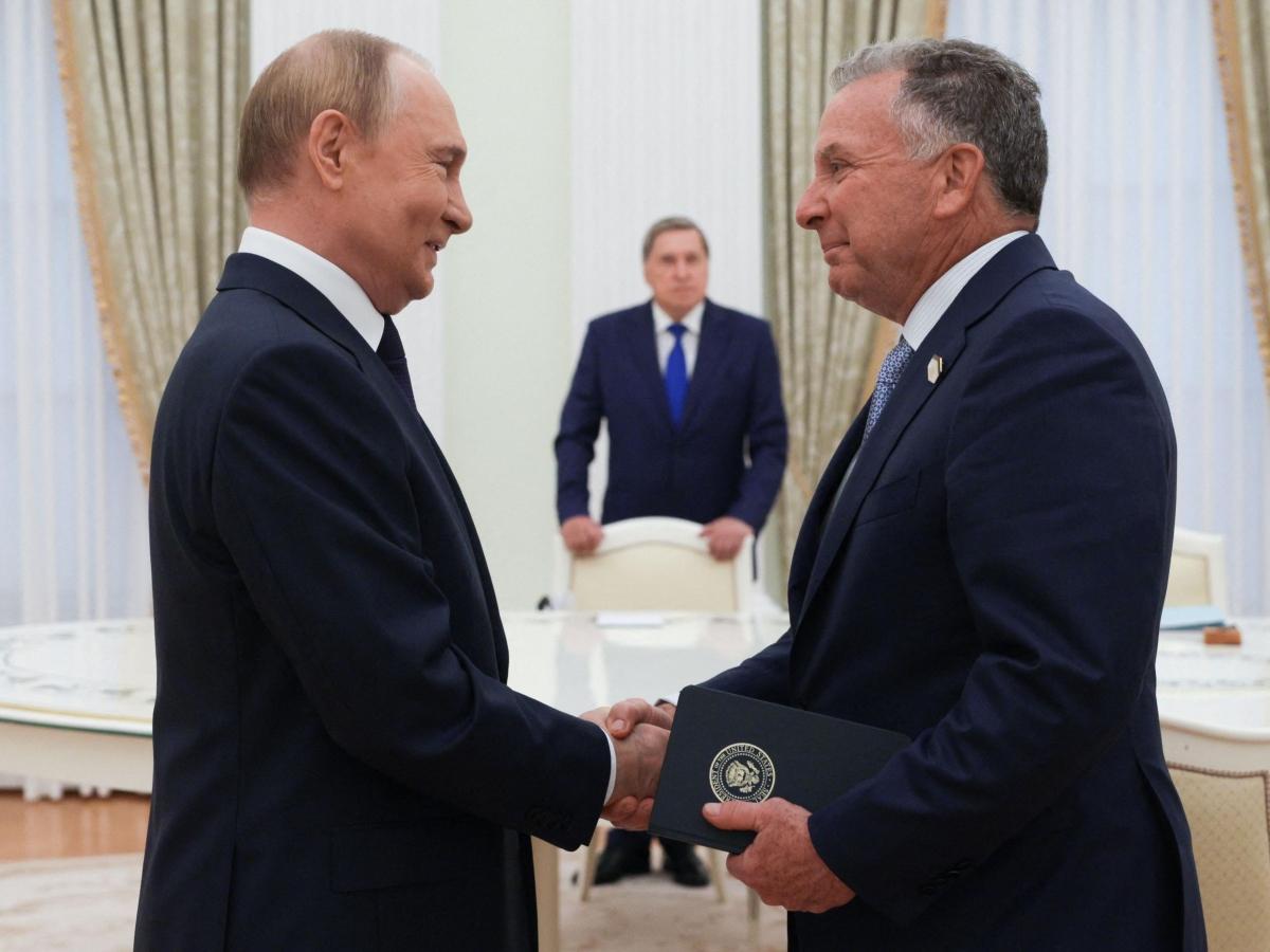 putin riceve l inviato di trump al cremlino la missione di witkoff160in russia per160la tregua