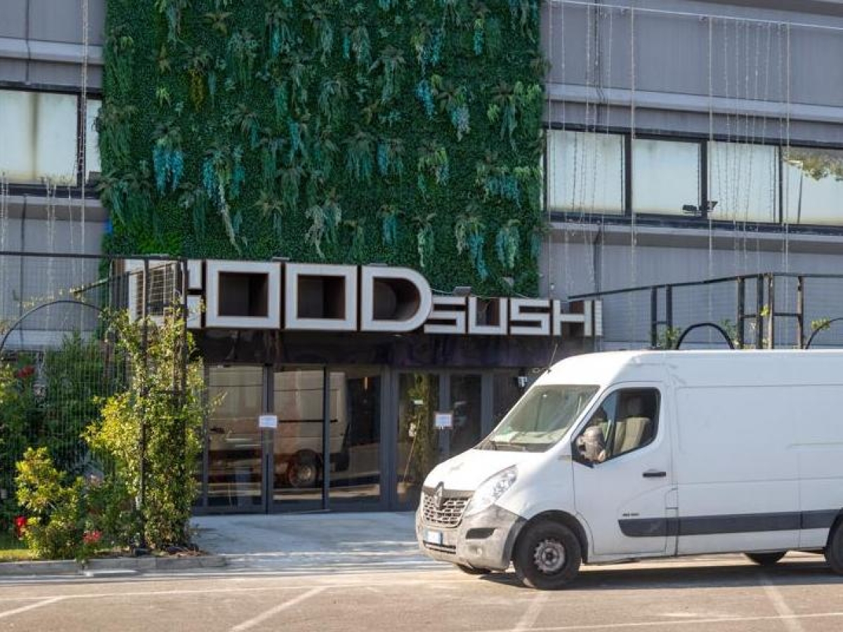 Topi, sporcizia, uscite di emergenza bloccate: sequestrato il ristorante Good Sushi