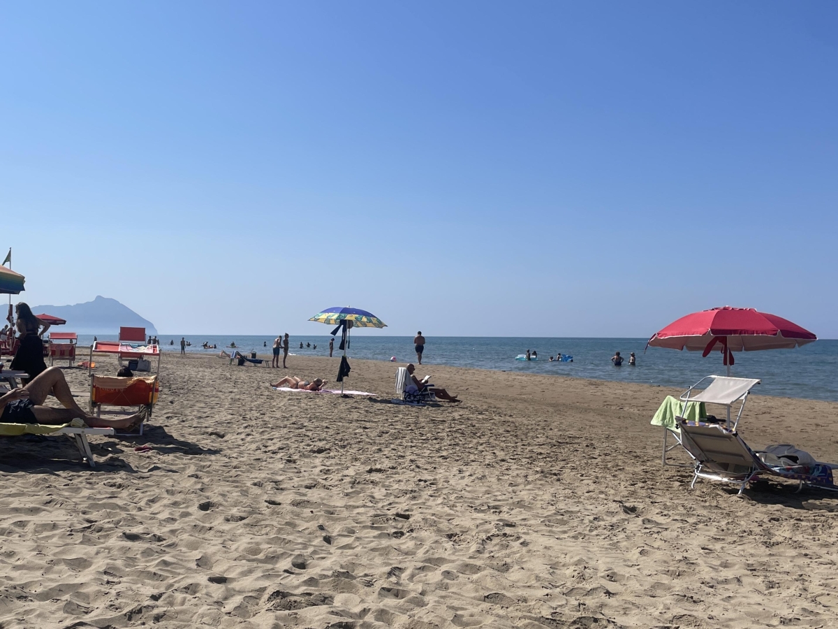 Sabaudia, estate dello scontento: presenze in calo tra città e lidi. L'overtourism (come gli intellettuali) non abita più al Circeo