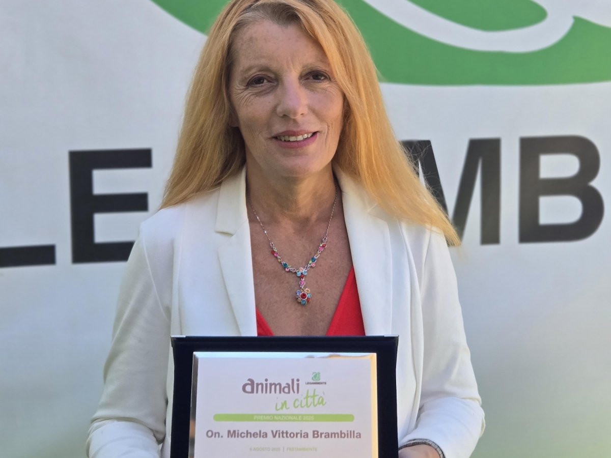 Legge contro il maltrattamento degli animali, Legambiente premia l'onorevole Brambilla