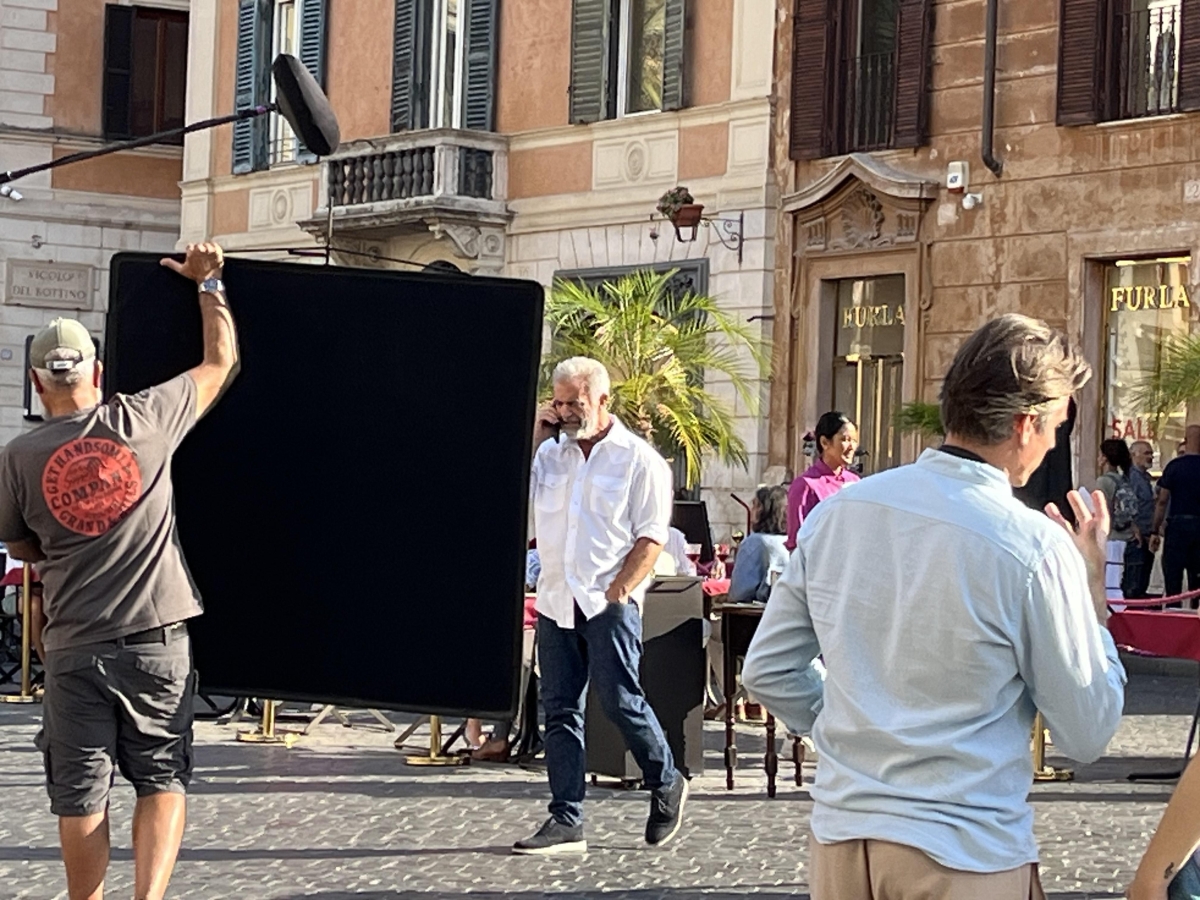 Mel Gibson a Roma: le riprese in piazza di Spagna, il tour dei ristoranti tipici