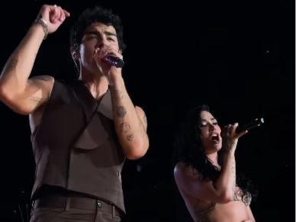 «Camp Rock», Jonas Brothers e Demi Lovato a sorpresa di nuovo insieme sul palco