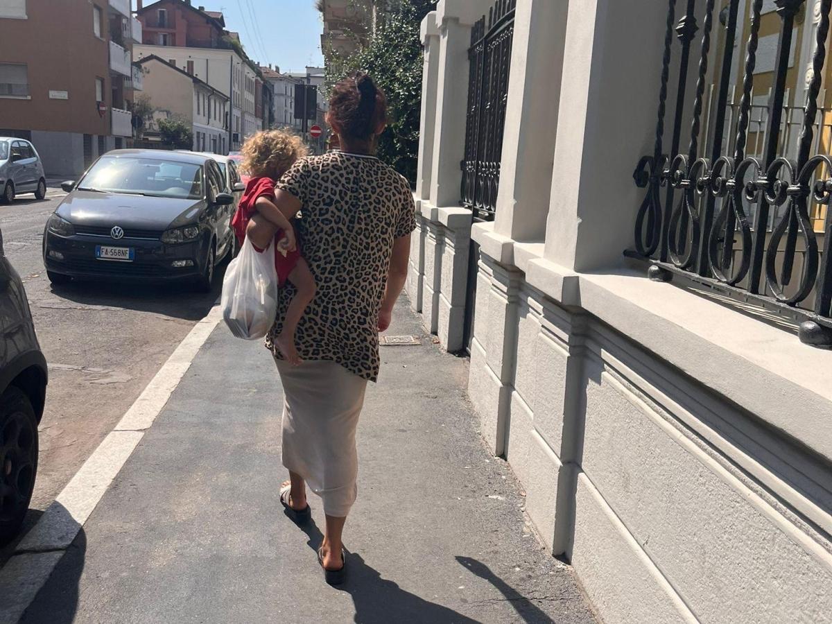 i minori di nuovo nelle roulotte riaffidati alle famiglie la mamma dell 11enne cosa ne capisce piango per lui e per la signora