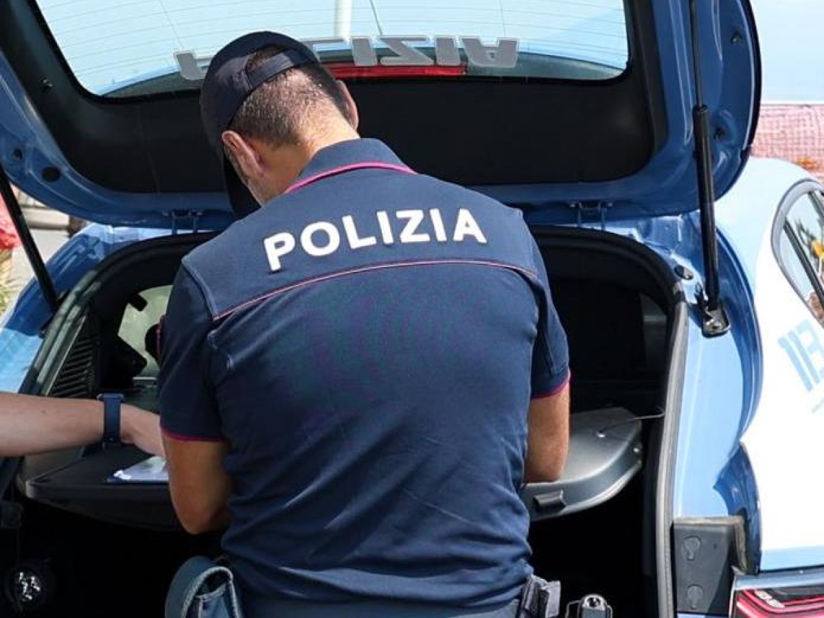 Napoli, orologi di lusso nel mirino: derubato cittadino cinese Due gli arresti
