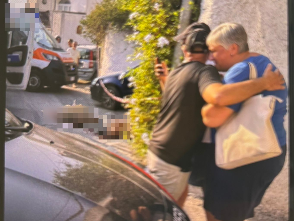 Sparatoria a Ischia, uomo uccide a colpi di pistola la ex nuora e il compagno e si toglie la vita. Ferita gravemente l
