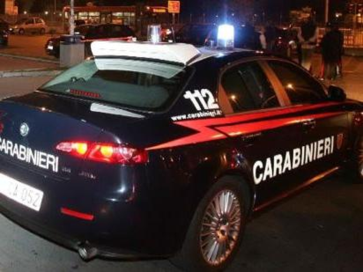 Roverbella, donna urbiaca morde addetto alla security e gli lascia un dente conficcato nel braccio: parapiglia alla sagra