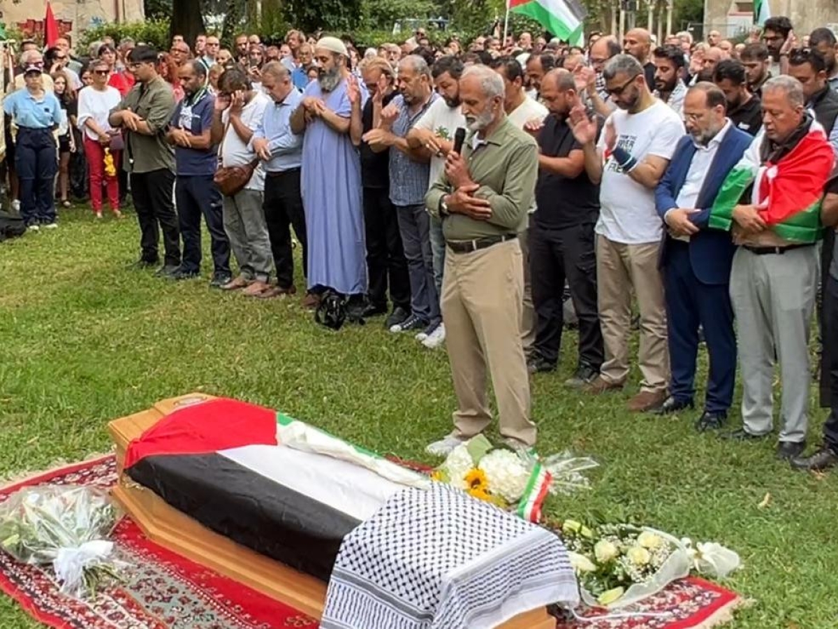 Marah, in centinaia al funerale della ragazza palestinese morta per deperimento. La mamma: «Mia figlia è il simbolo della sofferenza della Palestina»
