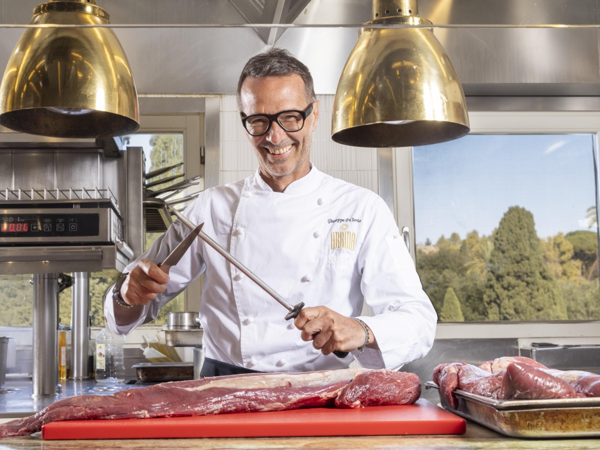 Lo chef Giuseppe Di Iorio e i piatti «vista Colosseo»: «Con la carbonara shakerata ho conquistato Jolie, Tarantino e Freeman»