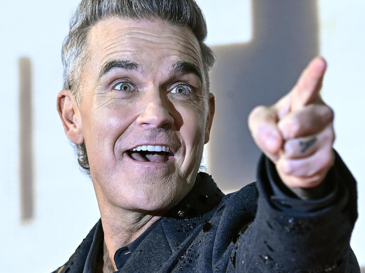 Robbie Williams per il nuovo album collabora con il Take That Gary Barlow e organizza un concerto da 500 spettatori
