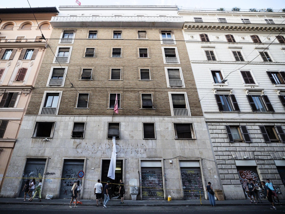 Roma, verso il censimento delle famiglie ospitate nella sede di CasaPound e allo Spin Time dopo lo sgombero del Leoncavallo