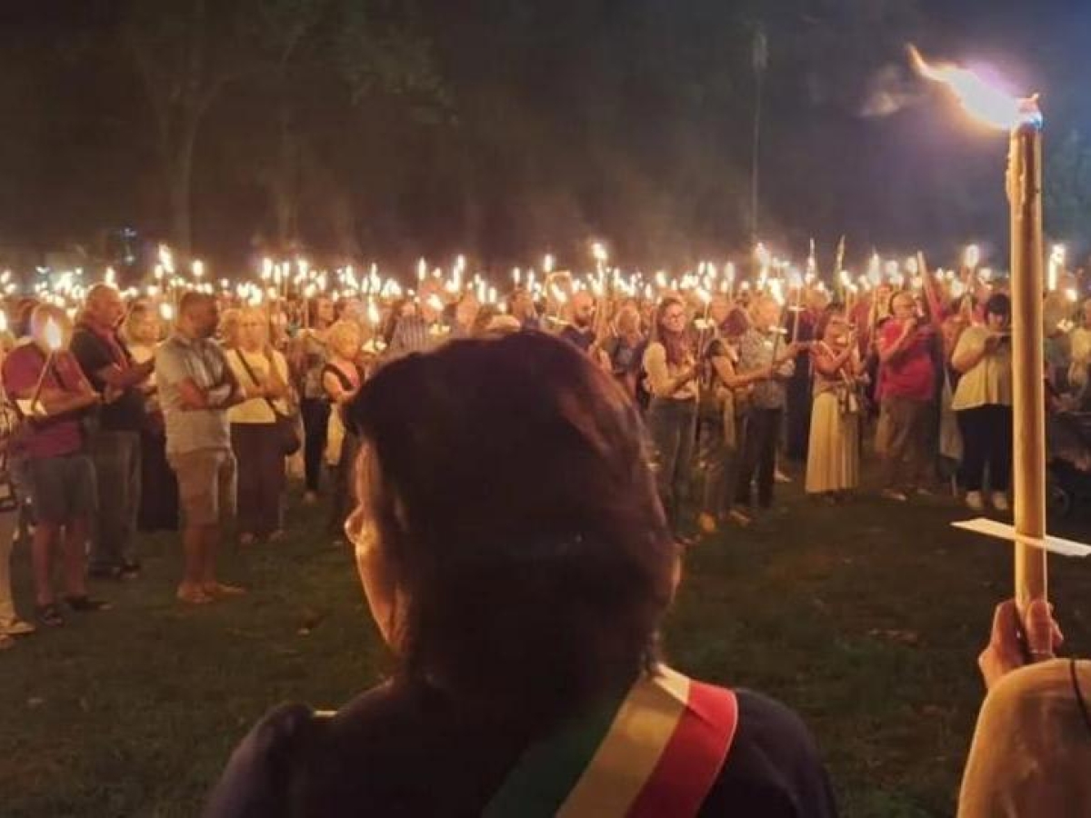 In mille alla fiaccolata per Marah: «Da qui una luce anche su Gaza»