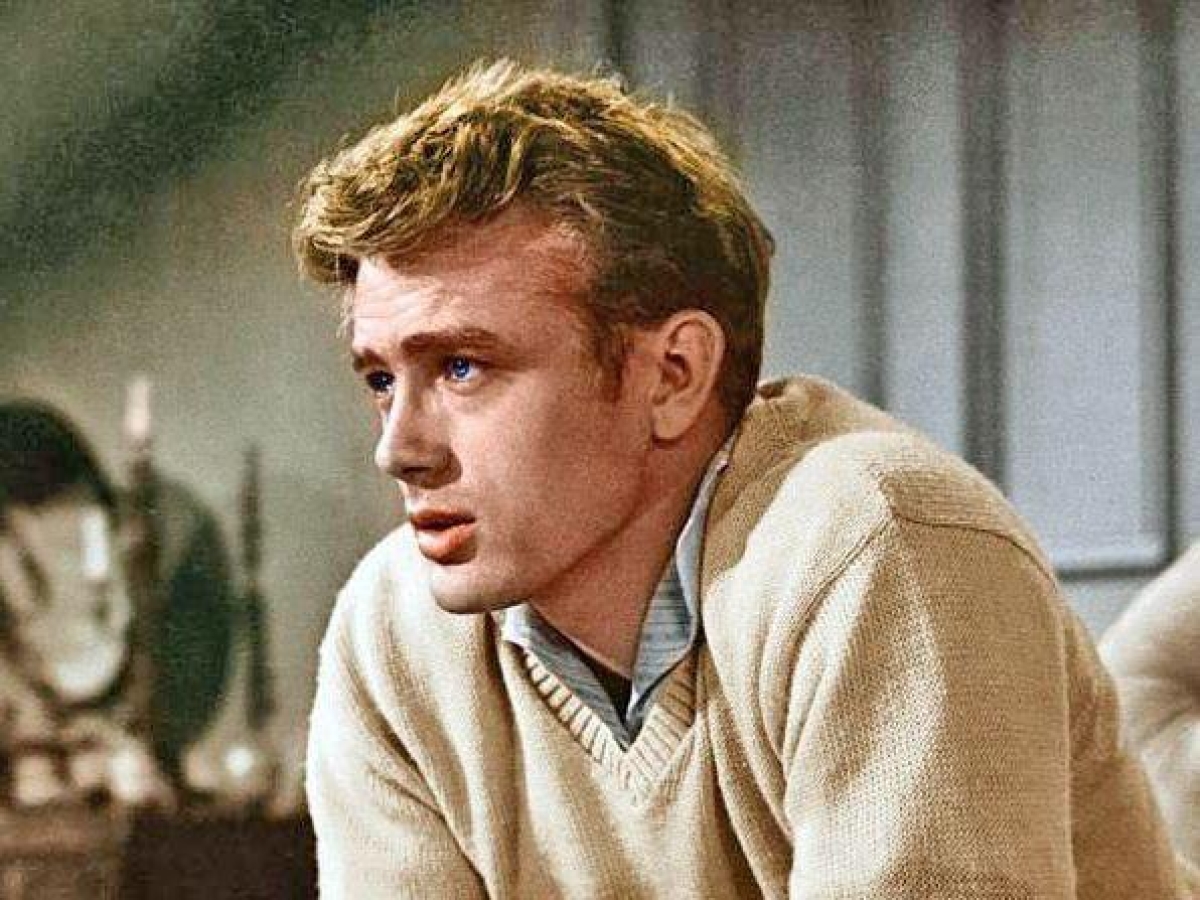 Insicuro, solitario, arrogante: il giovane James Dean nel mito