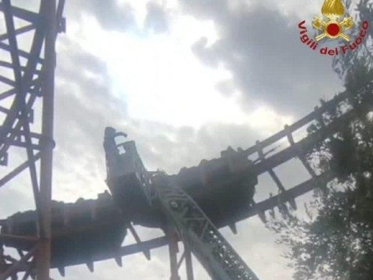 Cinecittà World: guasto sulle montagne russe, diverse persone bloccate a 20 metri d'altezza per un'ora. C'erano anche 4 bambini