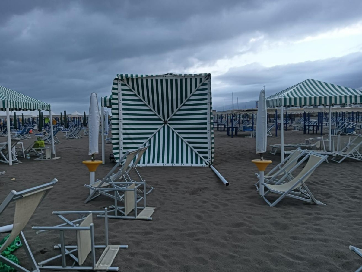 Maltempo in Toscana, tromba d'aria in Versilia e allagamenti