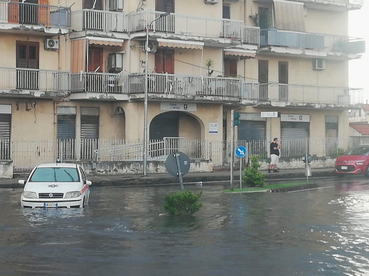 Maltempo, allagamenti e disagi tra le province di Napoli e Salerno. Scafati in ginocchio, il sindaco accusa
