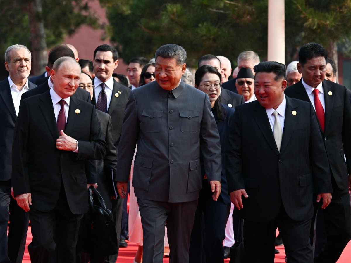 Alla «Parata della Vittoria» a PechinoXi Jinping accoglie Putin e Kim Jong un: Alla «Parata della Vittoria» a PechinoXi Jinping accoglie Putin e Kim Jong un: