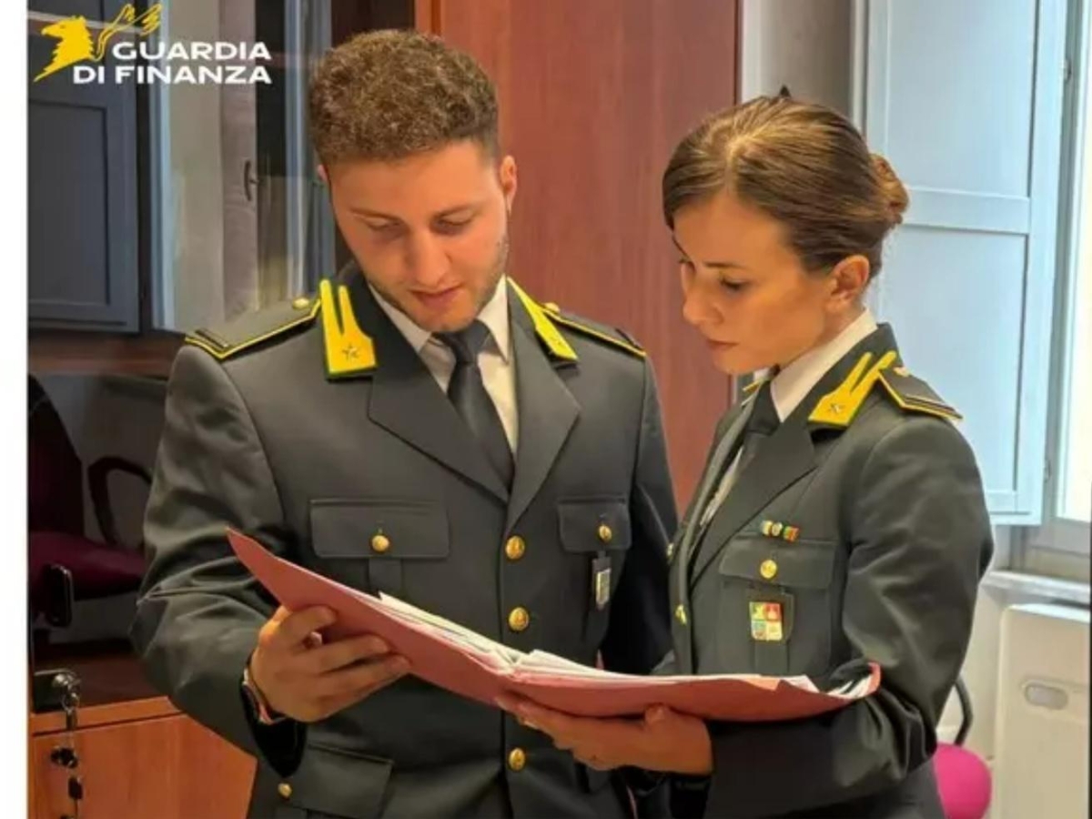 Sfruttamento del lavoro nel facchinaggio e ristorazione: indagine delle Fiamme Gialle di Pistoia su 17 aziende con 14 indagati e 2 misure cautelari