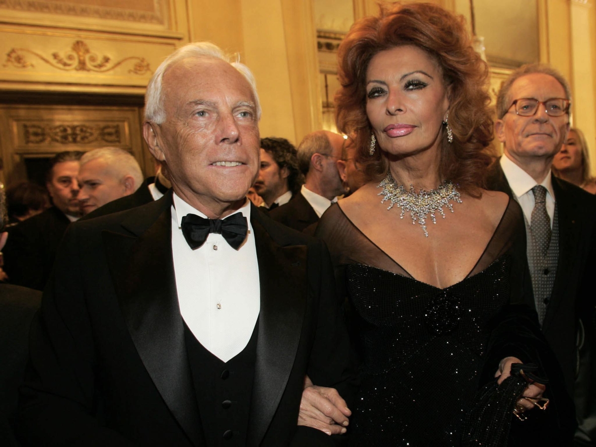 La Milano di Armani: la casa di ringhiera in zona Ticinese, gli studi in Medicina alla Statale, il primo impiego alla Rinascente