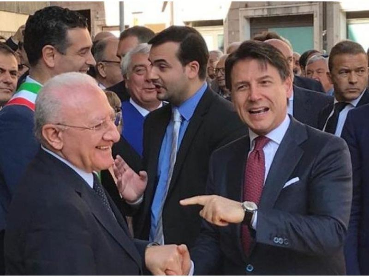 Regionali in Campania, De Luca riscrive il programma: «Sì al termovalorizzatore, no al Reddito»