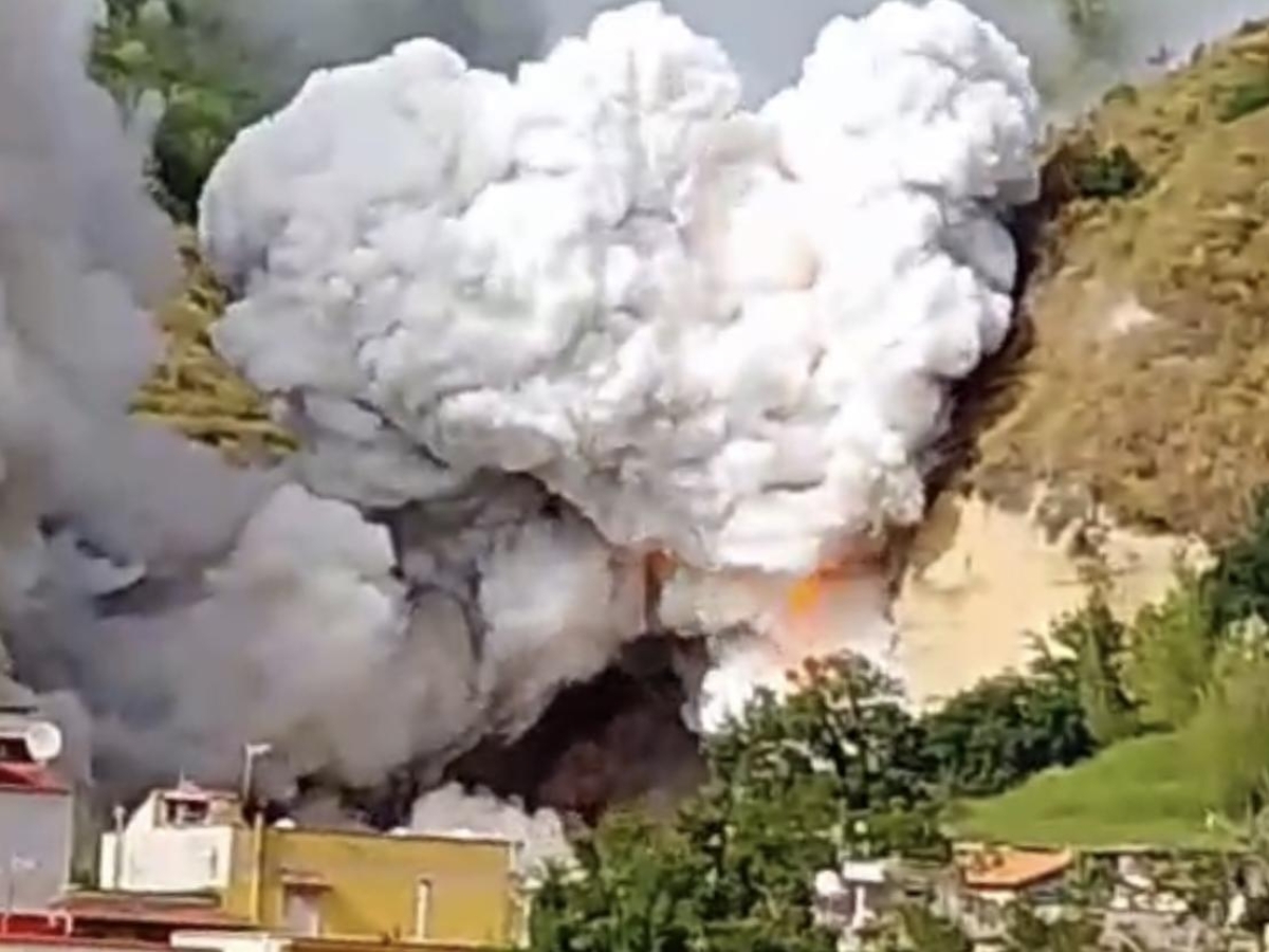 Esplosione nella fabbrica di fuochi d'artificio a Pianura, tra le ipotesi dello scoppio un malfunzionamento o una reazione chimica