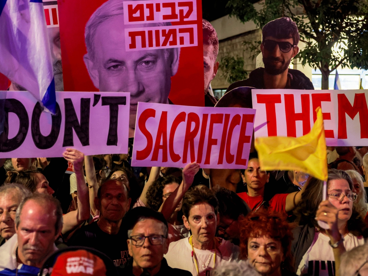 La marcia disperata delle famiglie dei 22 ostaggi verso casa Netanyahu: può essere l