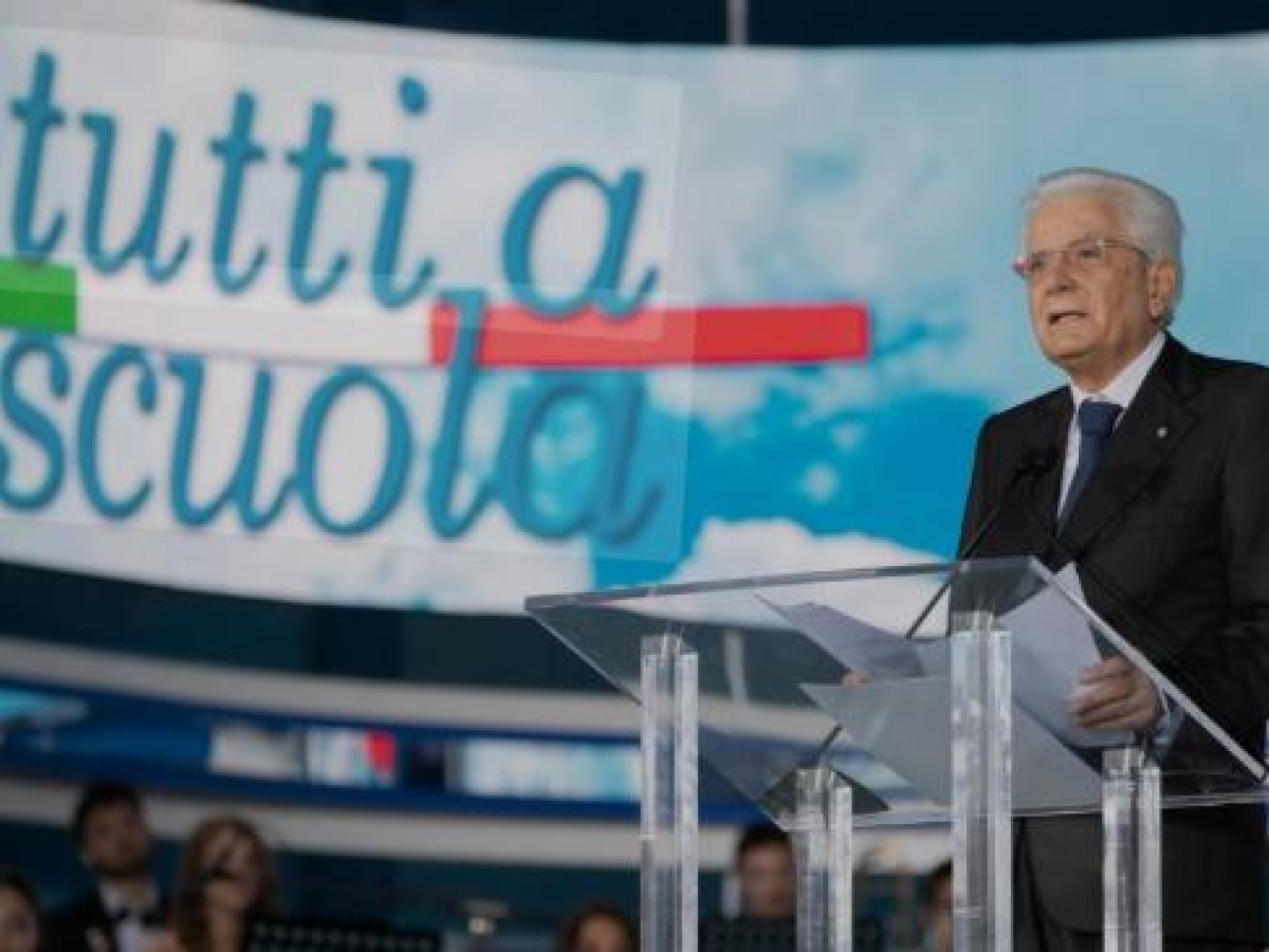Mattarella inaugura l'anno a Napoli il 22 settembre, ma la scuola non decolla