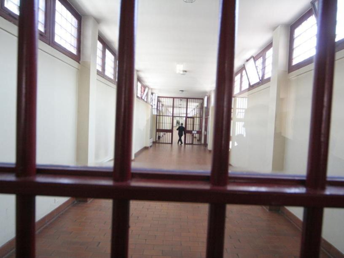 Detenuto praticante arti marziali aggredisce agenti ad Aversa