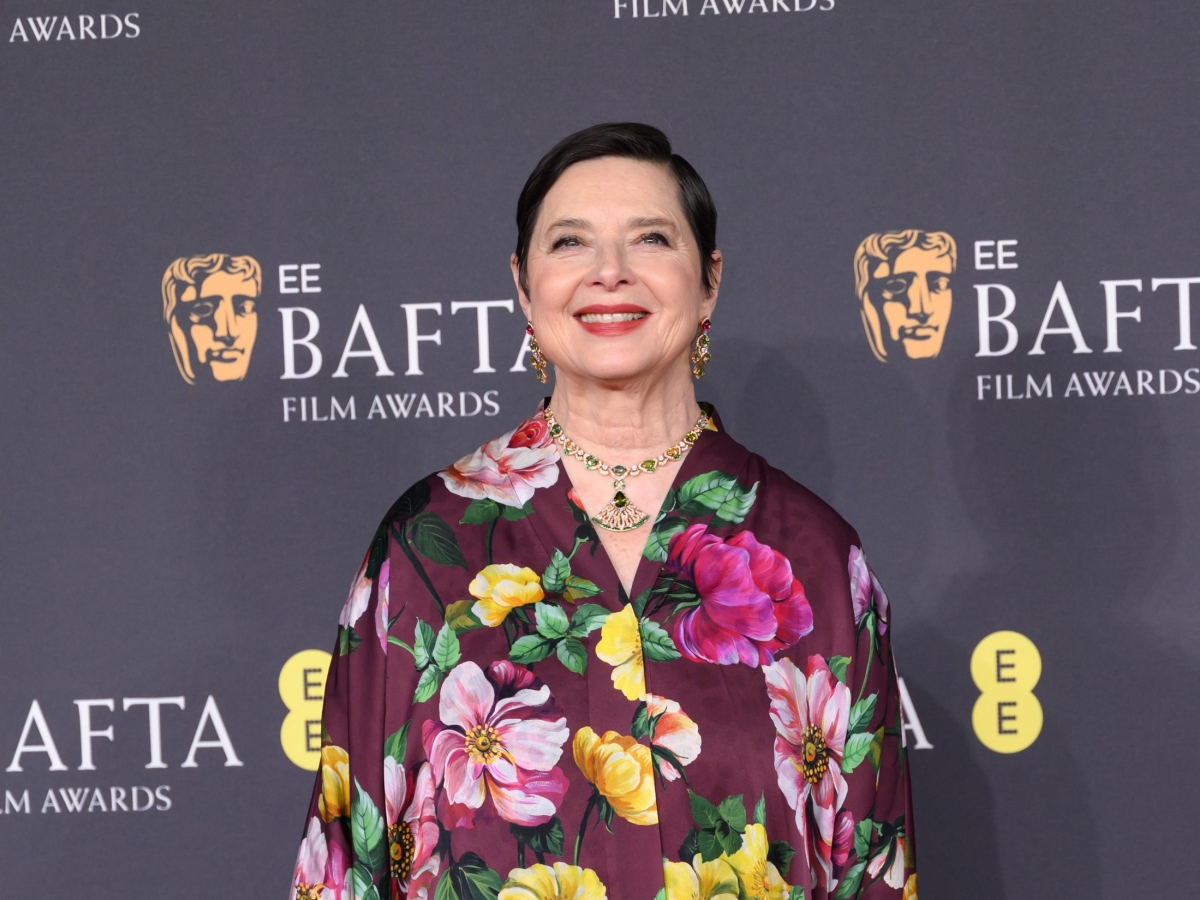 Isabella Rossellini: «Dormivo sul pancione di papà Roberto durante la siesta. Mamma Ingrid sapeva dire "ti amo"»