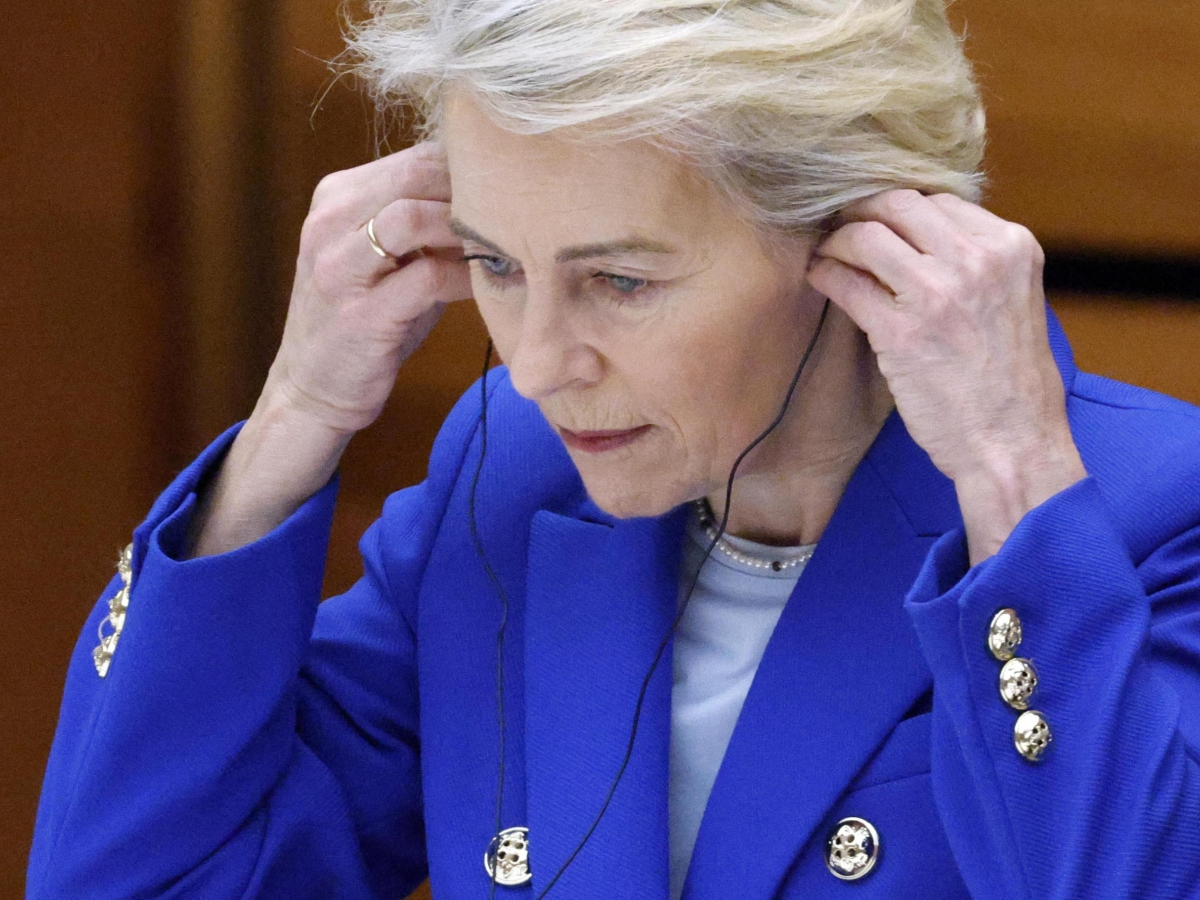 Il Parlamento europeo respinge le due mozioni di sfiducia nei confronti di von der Leyen. Italiani divisi