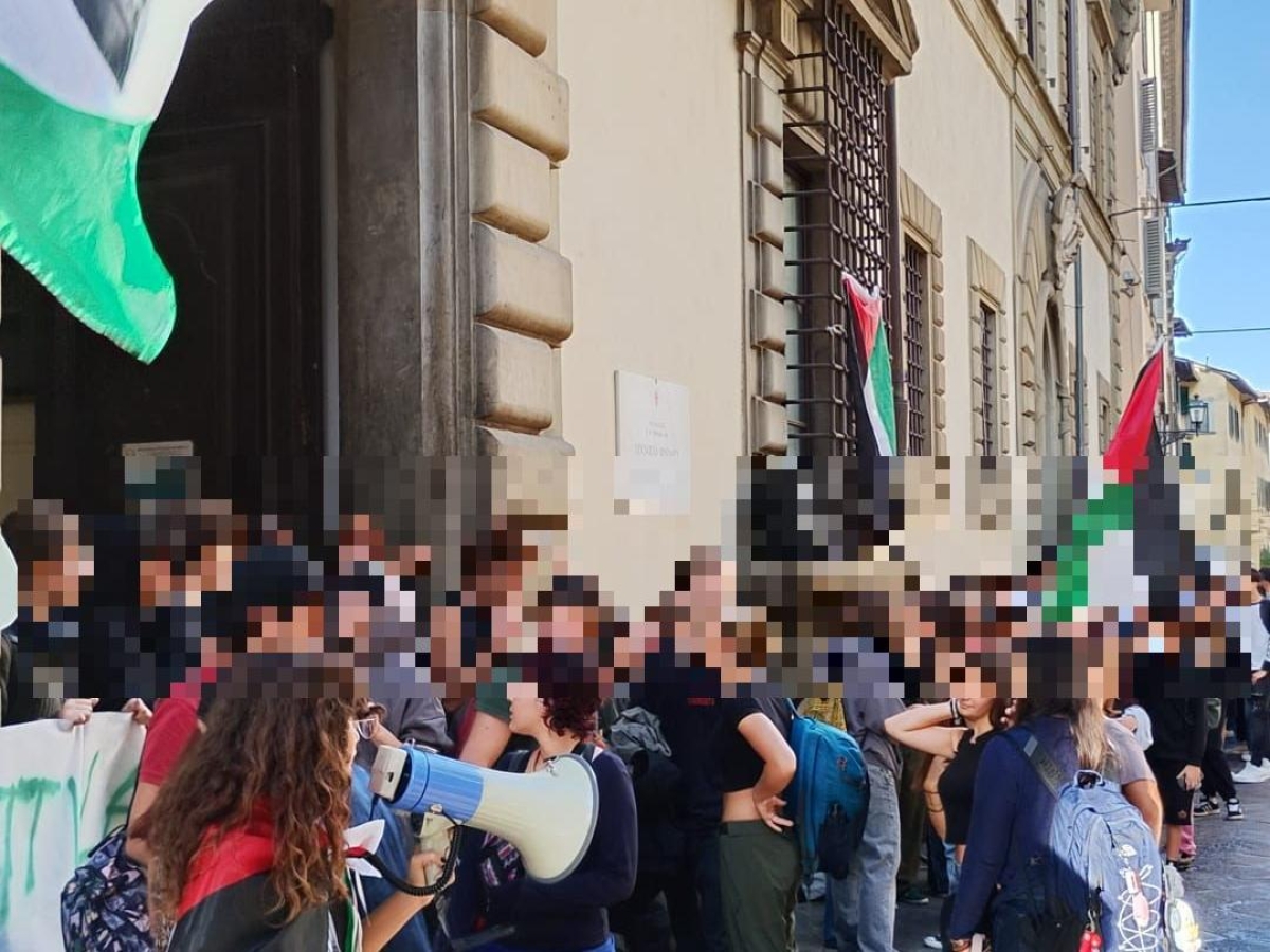 Droni sulla Flotilla, a Firenze gli studenti del Machiavelli e del liceo Artistico in corteo al consolato americano